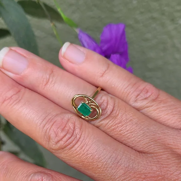 Emeral cut emerald ring 10kt gold - Picture 8 of 9